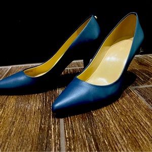 Michael Kors, leather pumps